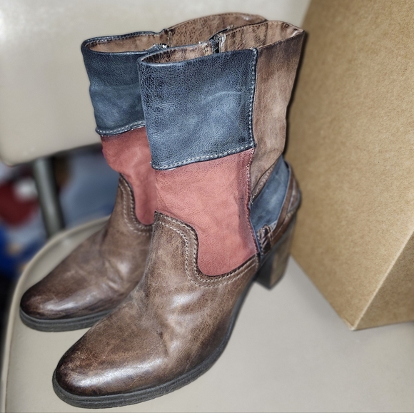 MJUS Colorblock Leather Heeled Boots Size 40 - Picture 2 of 9